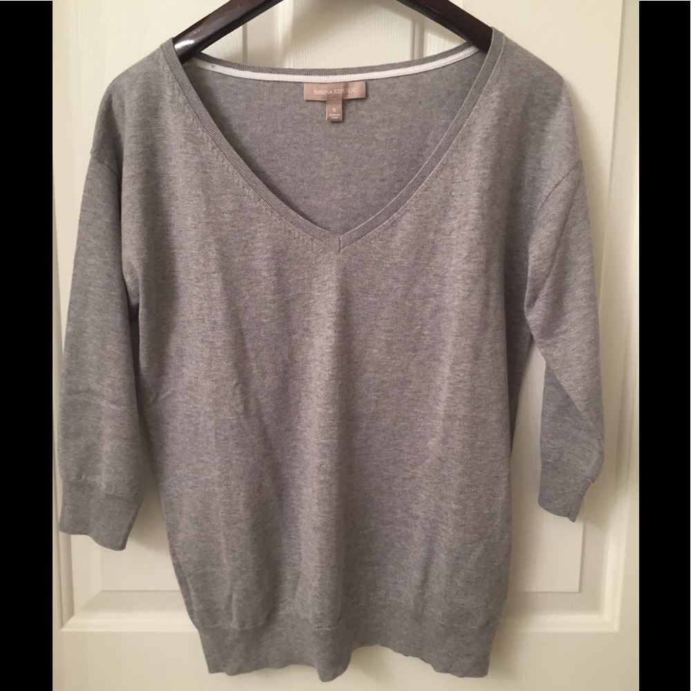 Banana Republic gray vneck sweater
